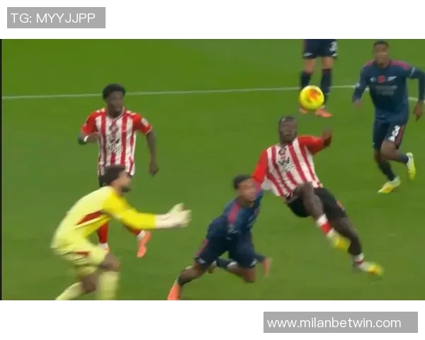 阿森纳半场落后桑德兰穆基勒助攻巴拉德打破僵局